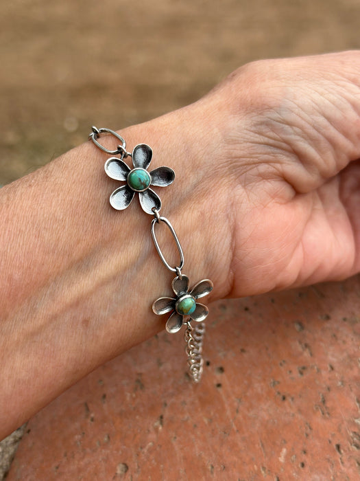 Nizhoni Handmade Sterling Silver & Turquoise Daisy Link Bracelet