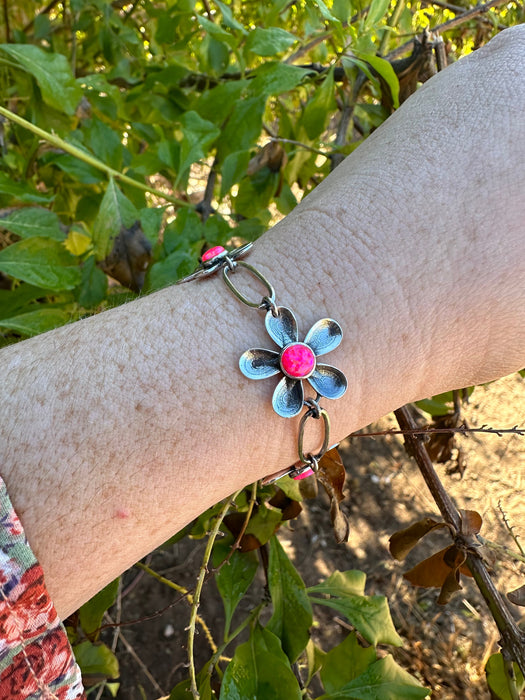 Nizhoni Handmade Sterling Silver & Pink Onyx Daisy Link Bracelet