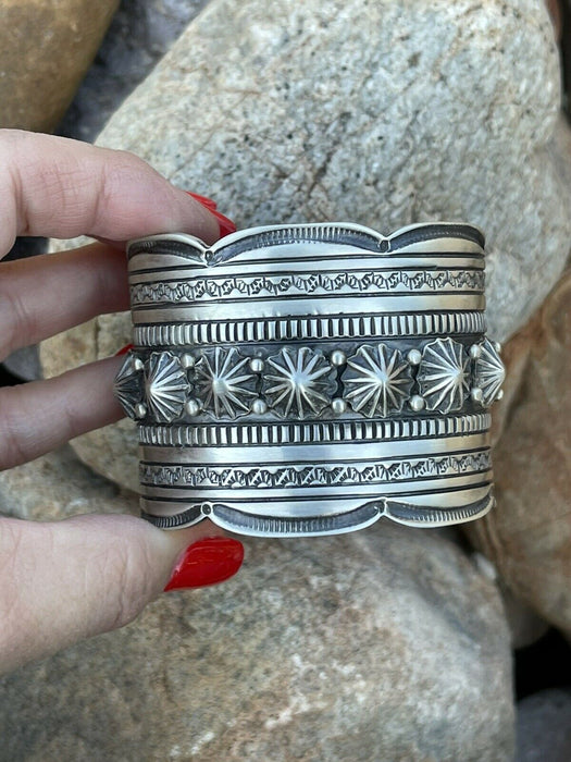 Incredibile Navajo Tribal Power Sterling Silver Cuff Bracelet